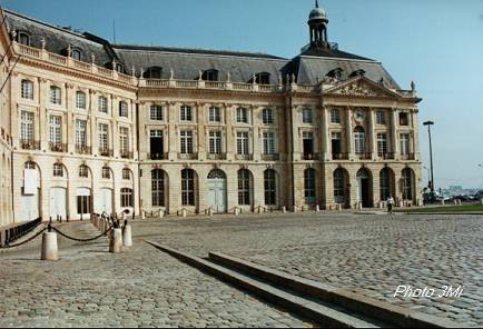 Bordeaux-Place de la Bourse. photo3Mi.com